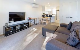 Modern 2 Bed City-Fringe - Carpark And Courtyard